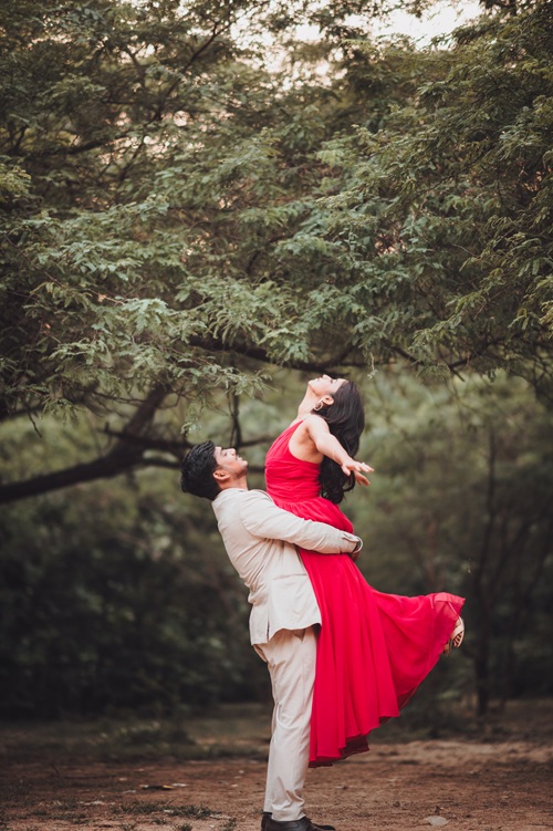 Find the Perfect Pre-Wedding Gown on Rent for Your Love Story Shoot