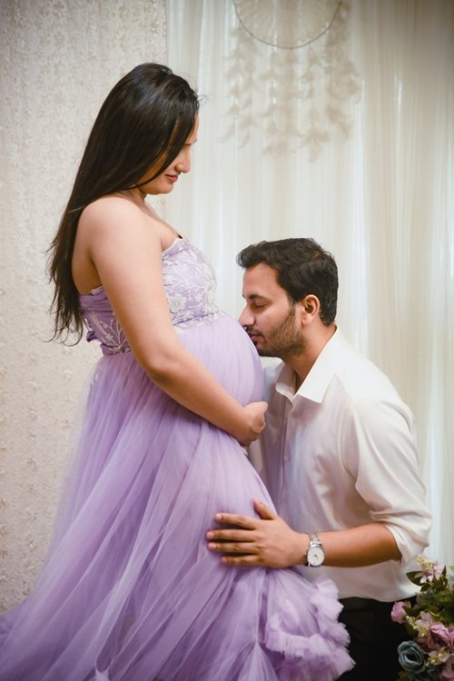 Designed with soft, flowing fabrics and elegant ruffles – a maternity dress ❤️