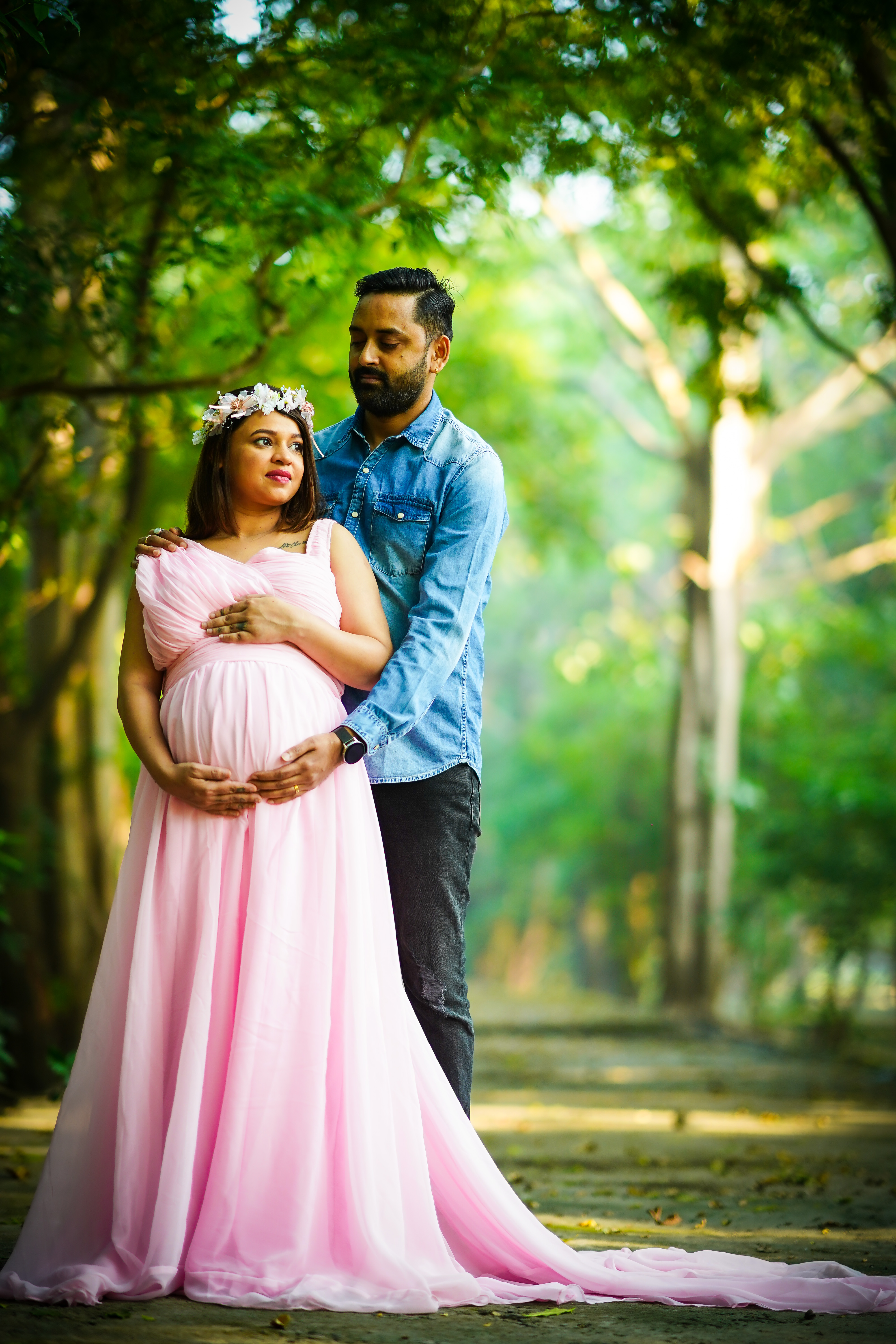 Maternity shoot simple gown at lucknow