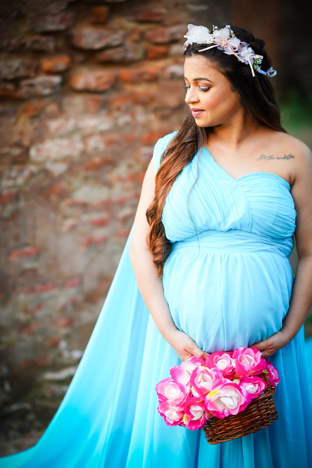 Maternity gown by YULIA SOLOVEVA collection | Maternity dresses for  photoshoot, Formal dresses long, Maternity dresses