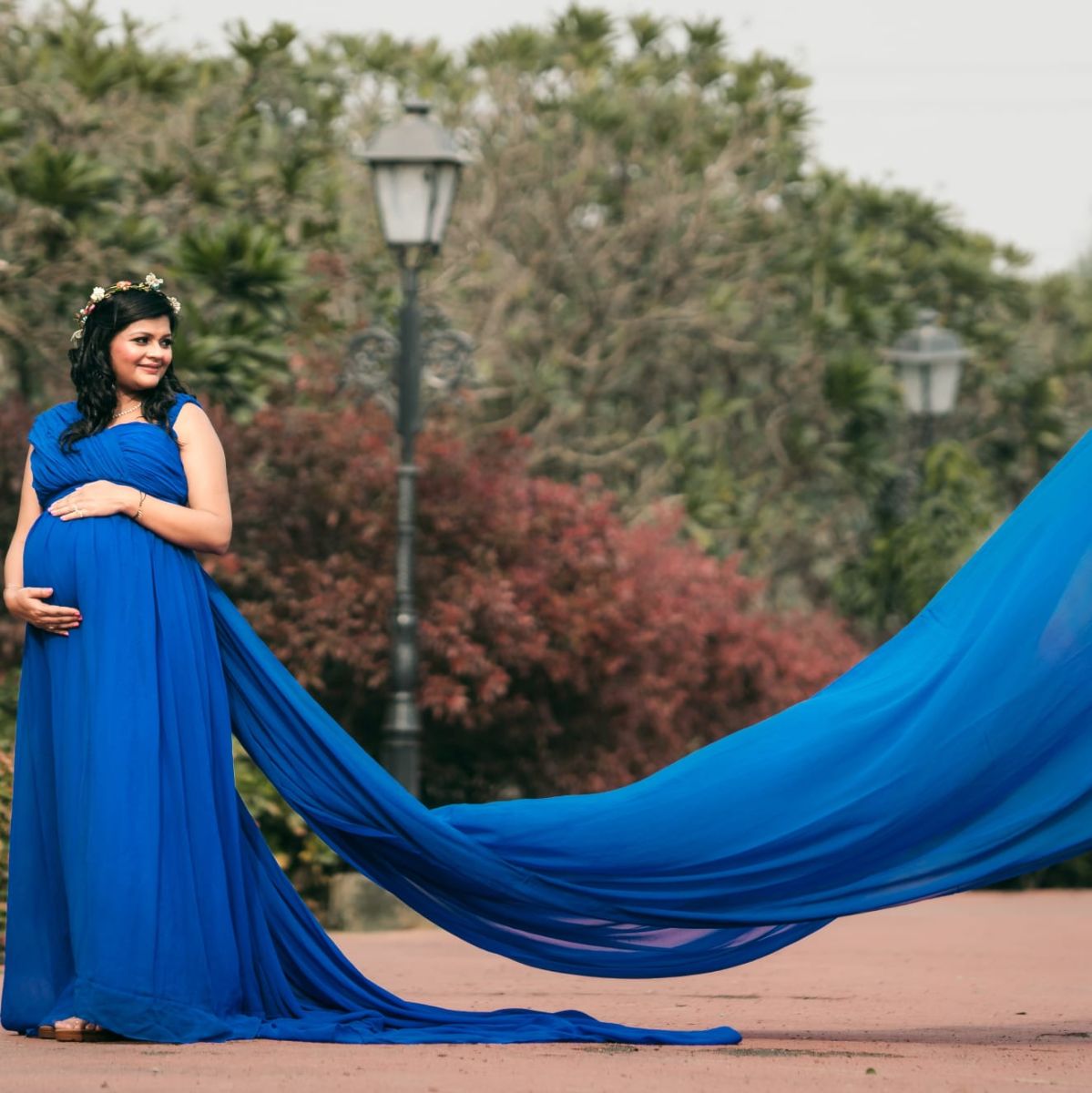 best-maternity-photographer-in-lucknow-kanpur-rental-outfits-gown-on-shoot