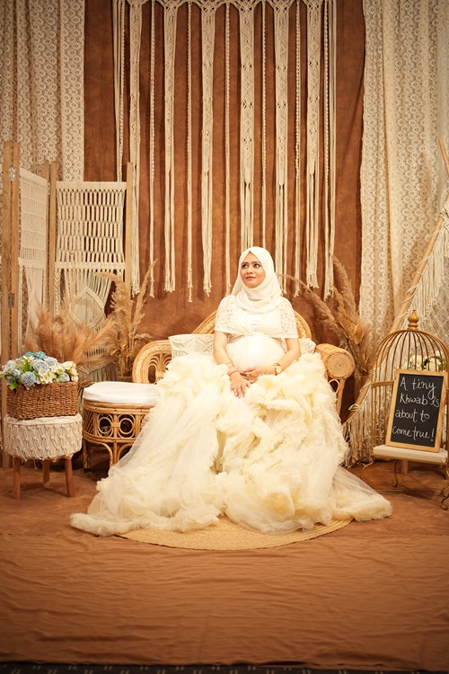 Boho Elegance for Moms-to-Be — A Perfect Maternity Photoshoot Theme