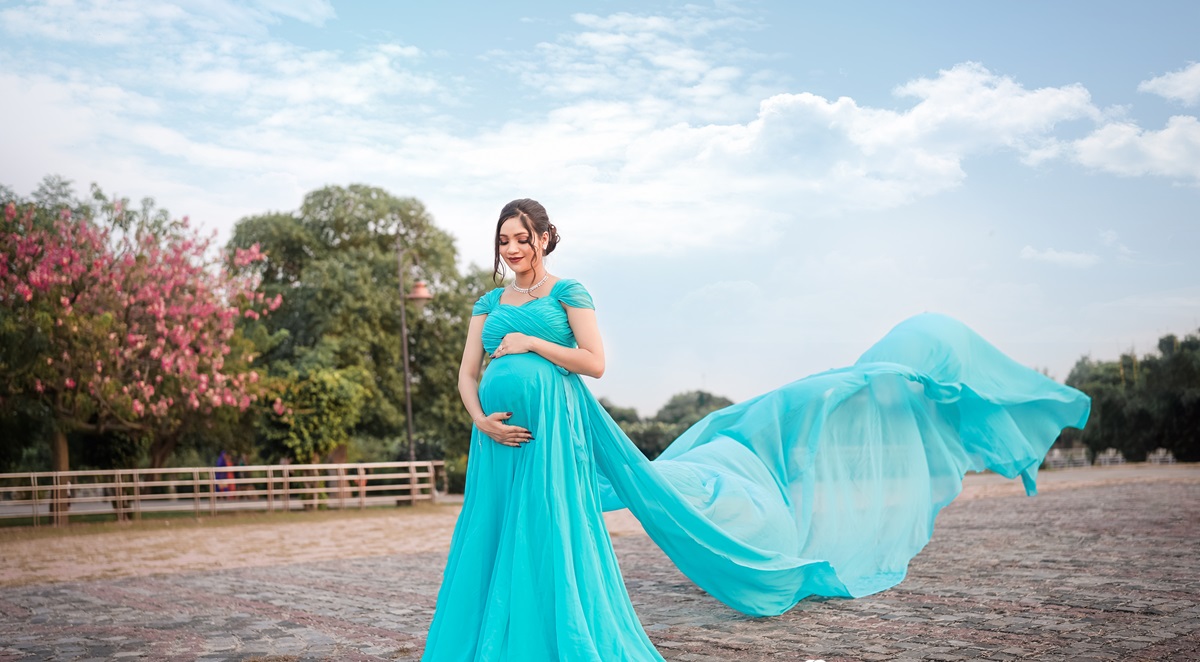 Gowns For  pregnancy shoot